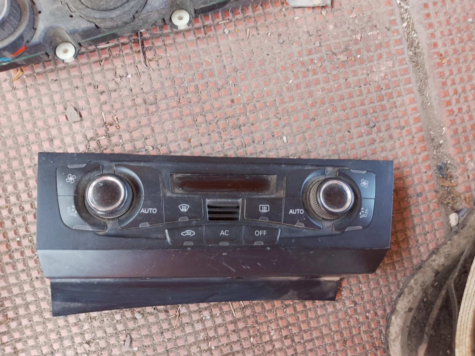 8T1820043AP    4  5 | Mobile.bg   1