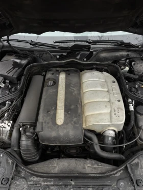 Mercedes-Benz E 220, снимка 10