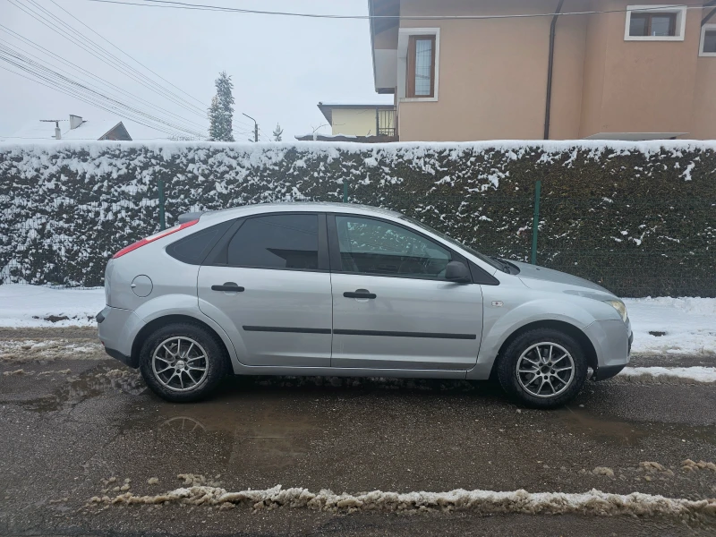 Ford Focus Газ-инж-Гаражен , снимка 9 - Автомобили и джипове - 49265405