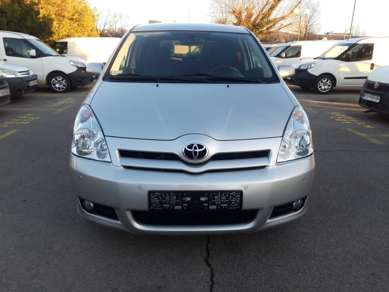 Toyota Corolla verso 2.2D4D* 136ps* 6ск. * ОТЛИЧНА* , снимка 3 - Автомобили и джипове - 49406847