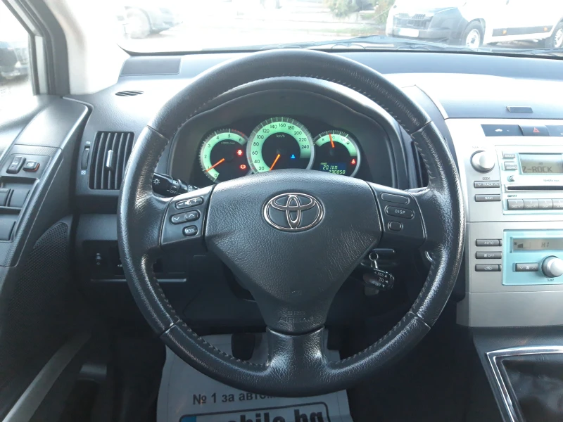 Toyota Corolla verso 2.2D4D* 136ps* 6ск. * ОТЛИЧНА* , снимка 9 - Автомобили и джипове - 49406847