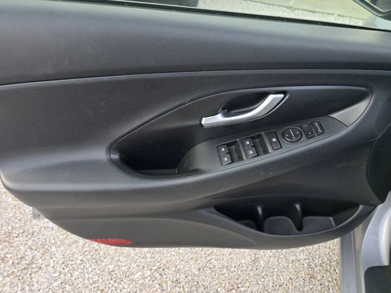 Hyundai I30 1.6 CRDi , снимка 9 - Автомобили и джипове - 52351929