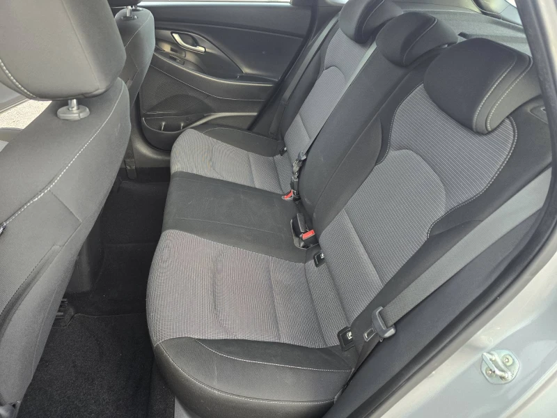 Hyundai I30 1.6 CRDi , снимка 16 - Автомобили и джипове - 52351929