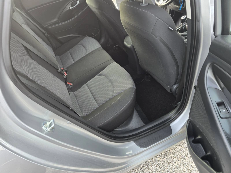 Hyundai I30 1.6 CRDi , снимка 15 - Автомобили и джипове - 52351929