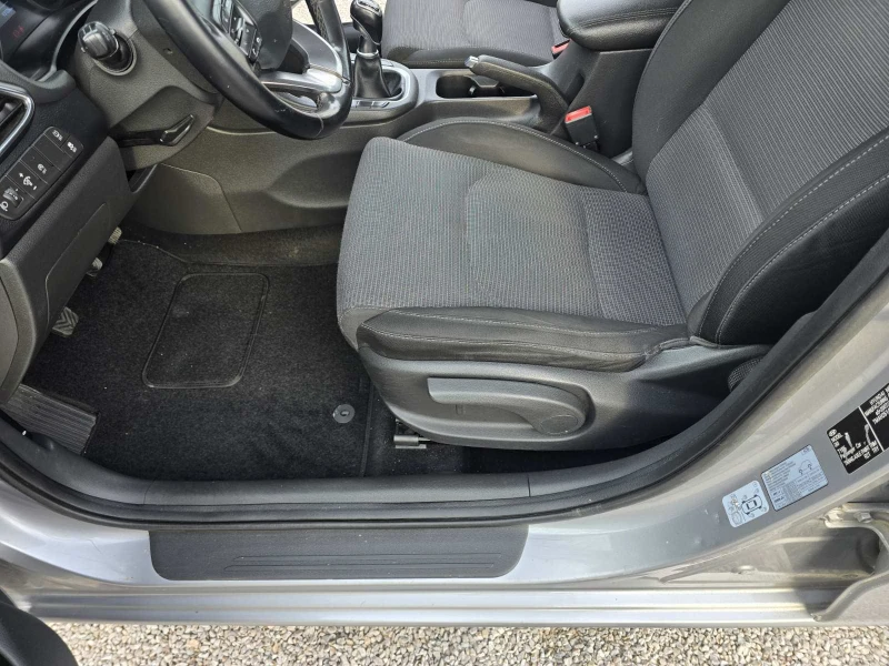 Hyundai I30 1.6 CRDi , снимка 10 - Автомобили и джипове - 52351929