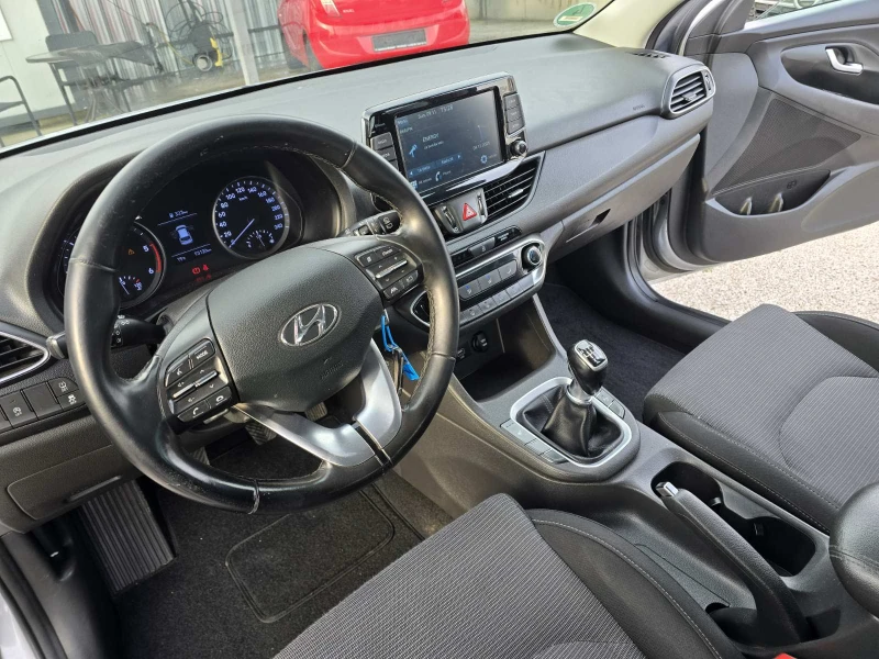 Hyundai I30 1.6 CRDi , снимка 11 - Автомобили и джипове - 52351929