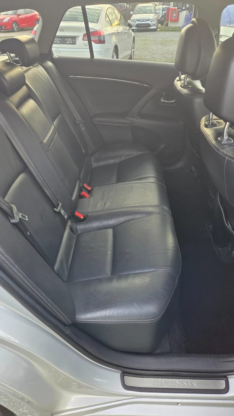 Toyota Avensis 2.0 152кс, снимка 16 - Автомобили и джипове - 52829701