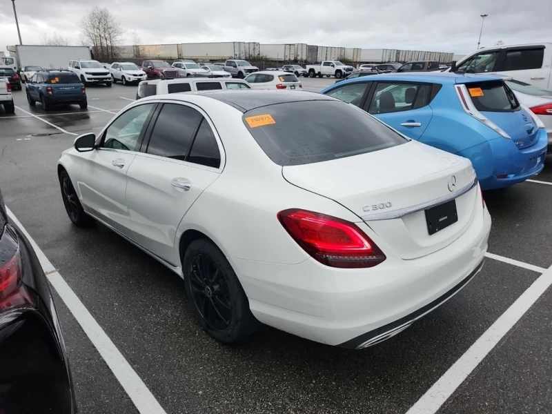 Mercedes-Benz C 300 * CARFAX * БЕЗ ПЪРВОНАЧАЛНА ВНОСКА, снимка 4 - Автомобили и джипове - 53021899