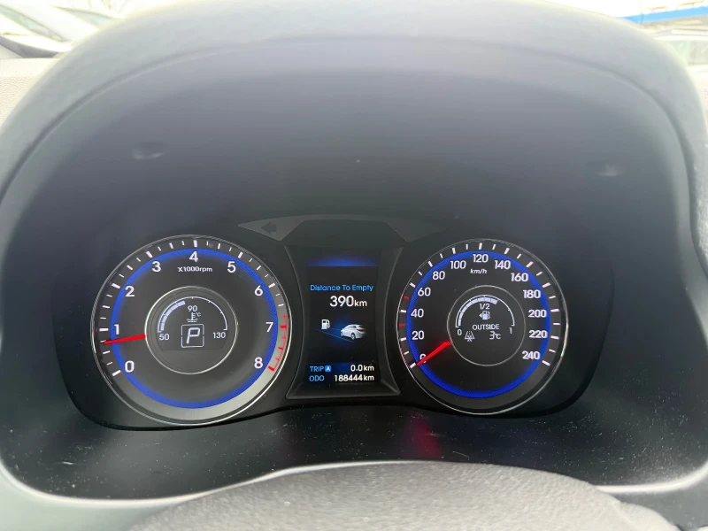 Hyundai I40 2.0i 177коня Автомат Швейцария, снимка 14 - Автомобили и джипове - 53247715