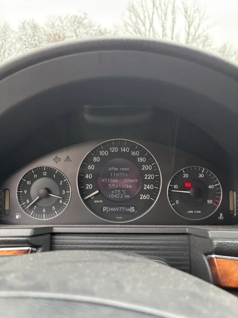 Mercedes-Benz E 220, снимка 9 - Автомобили и джипове - 53294986