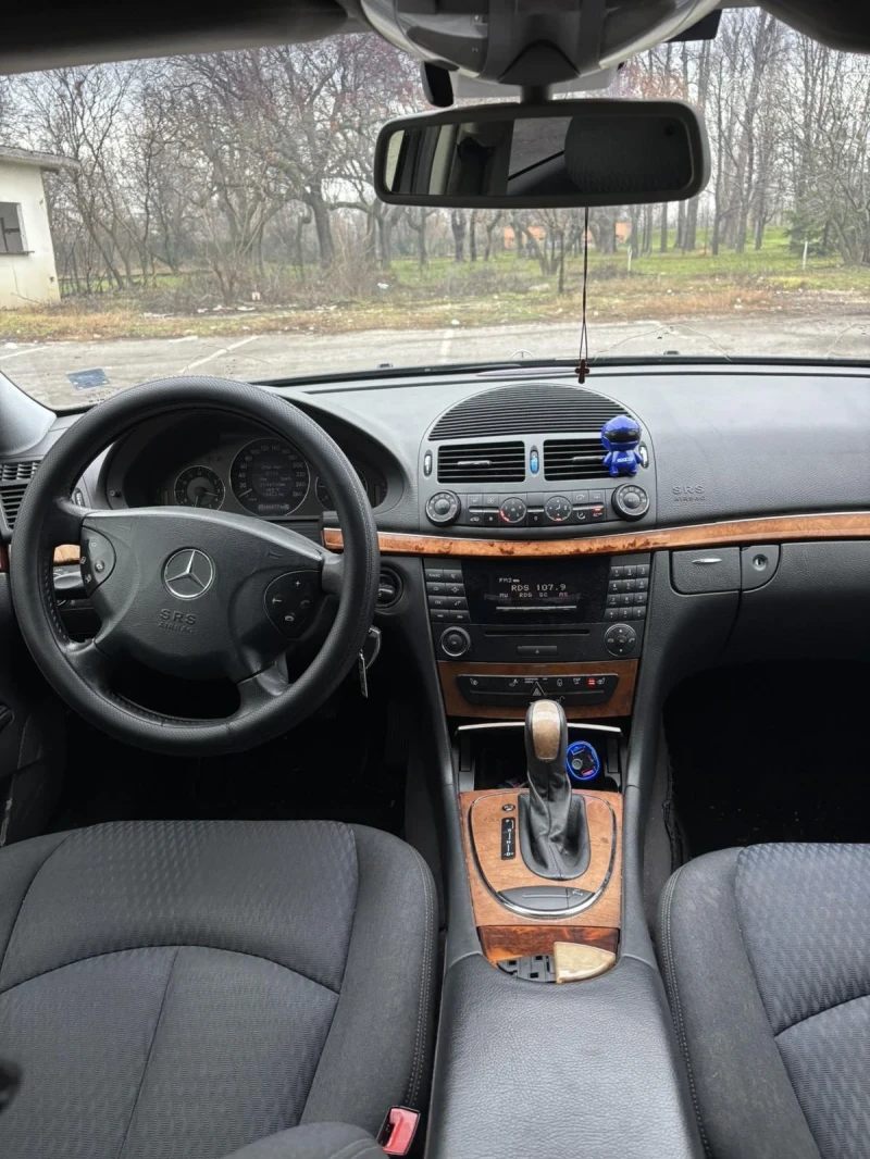 Mercedes-Benz E 220, снимка 7 - Автомобили и джипове - 53294986