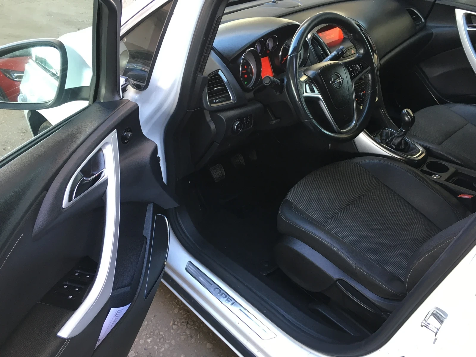 Opel Astra 1.7CDTI 125к.с. - изображение 6