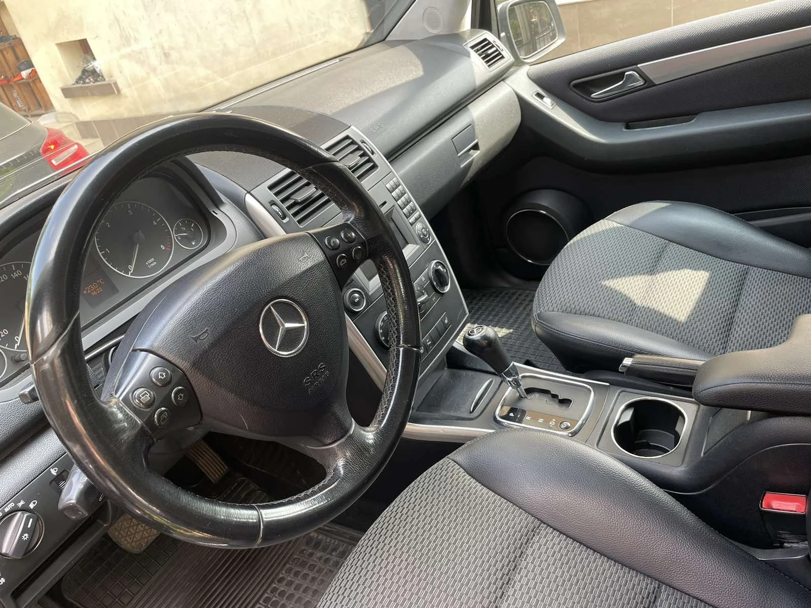 Mercedes-Benz A 180 2011 face lift 180cdi Automatic-Parktronic - изображение 6
