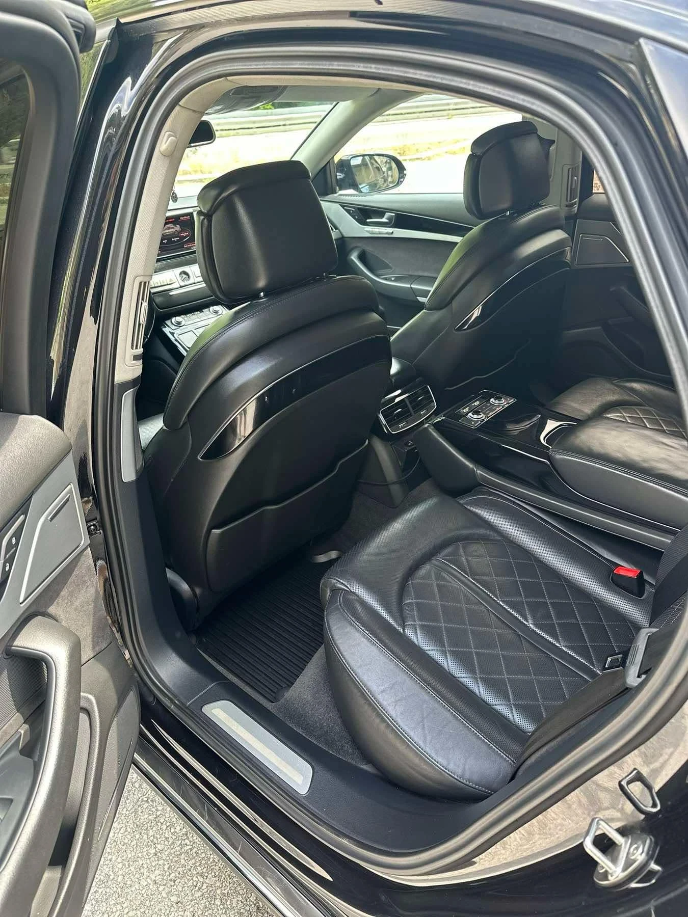 Audi A8 3000 - изображение 5