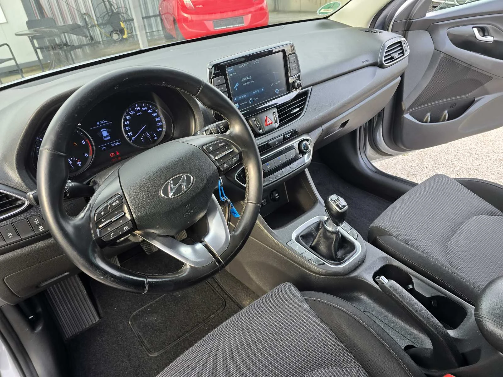 Hyundai I30 1.6 CRDi  | Mobile.bg   11