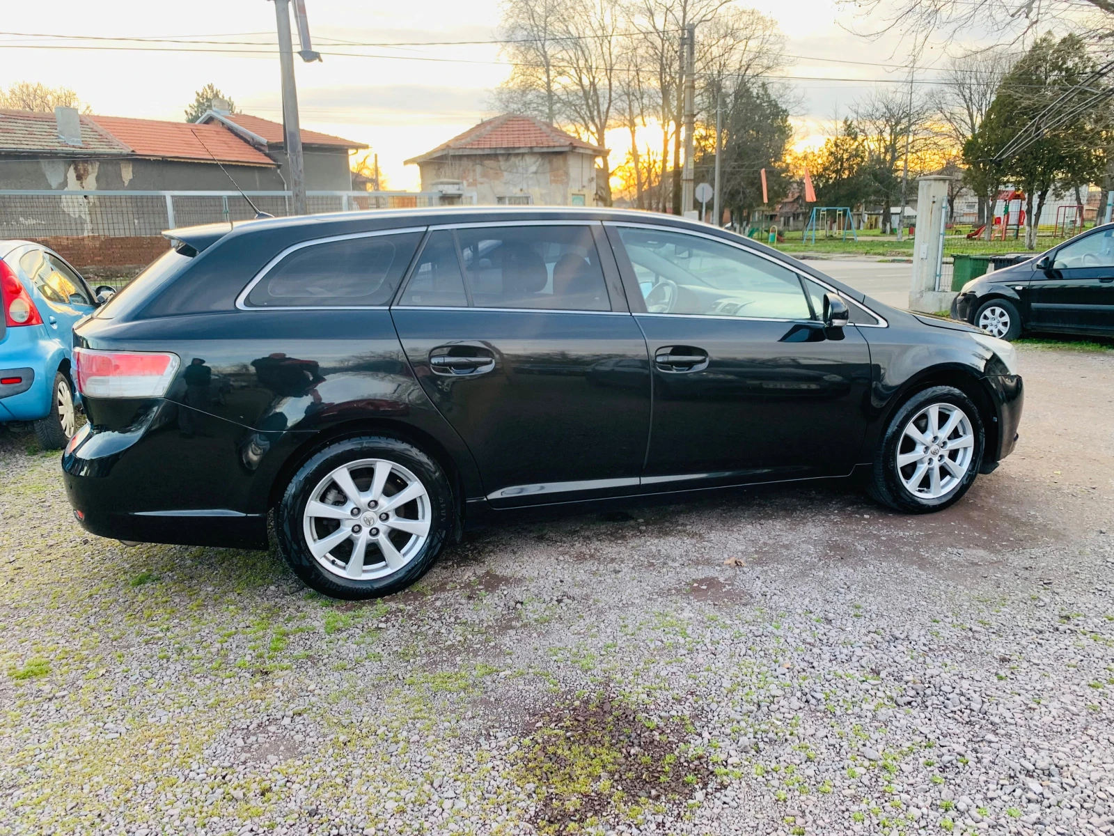 Toyota Avensis 2.0d4d - изображение 8