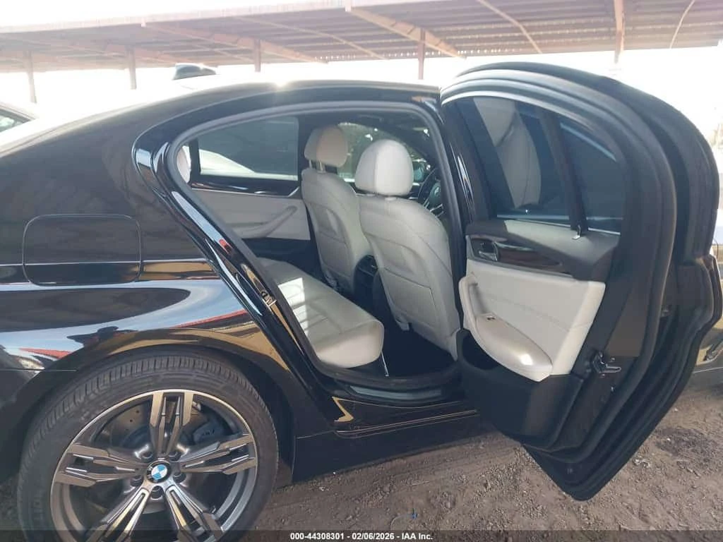 BMW 540 /CARFAX/B58/Кожа/Подгрев/Панорама/Клип, снимка 9 - Автомобили и джипове - 53737152