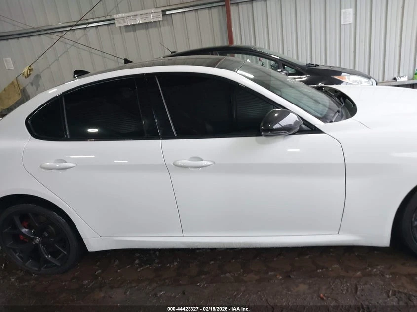 Alfa Romeo Giulia 2.0l Ti Sport Rwd, снимка 13 - Автомобили и джипове - 53863132