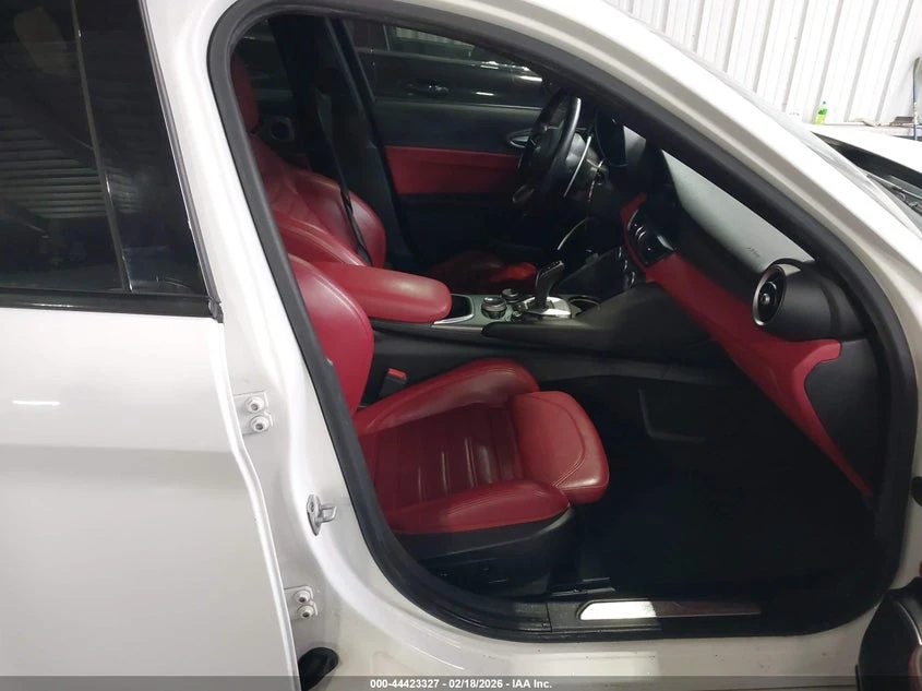 Alfa Romeo Giulia 2.0l Ti Sport Rwd, снимка 5 - Автомобили и джипове - 53863132