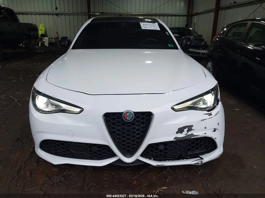 Alfa Romeo Giulia 2.0l Ti Sport Rwd, снимка 12 - Автомобили и джипове - 53863132