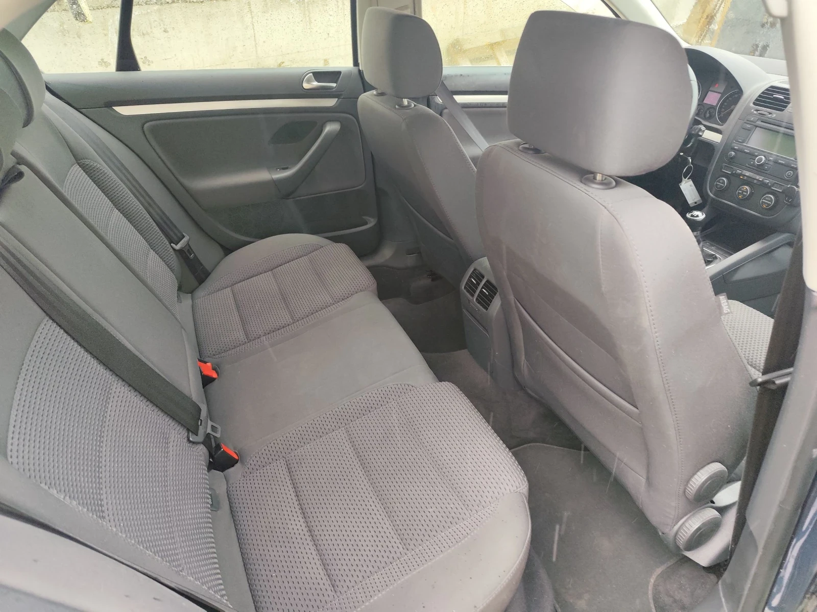 VW Jetta 2.0, снимка 11 - Автомобили и джипове - 54000465