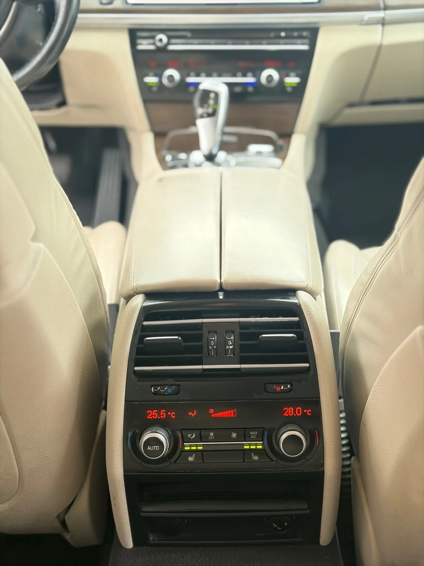 BMW 740 xDrive Facelift, снимка 8 - Автомобили и джипове - 54597330