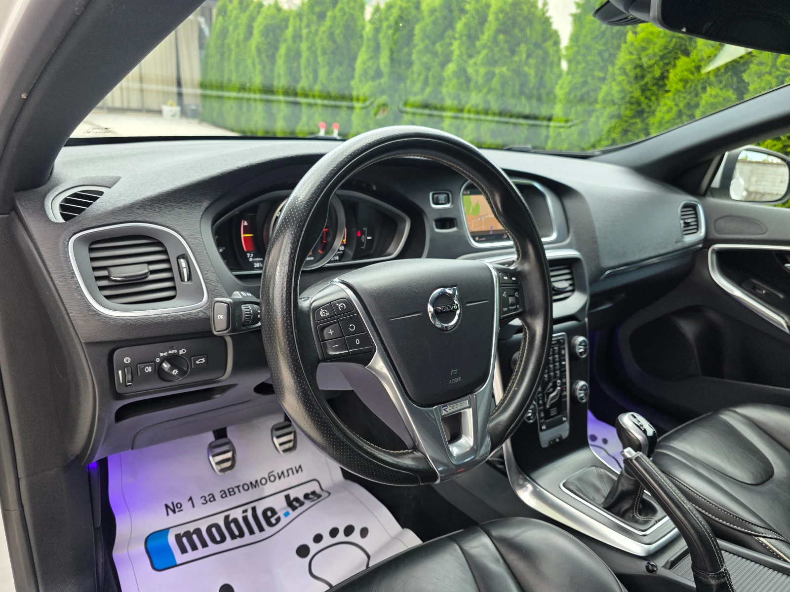 Volvo V40 2.0 D3 R-DESIGN, снимка 12 - Автомобили и джипове - 54821848