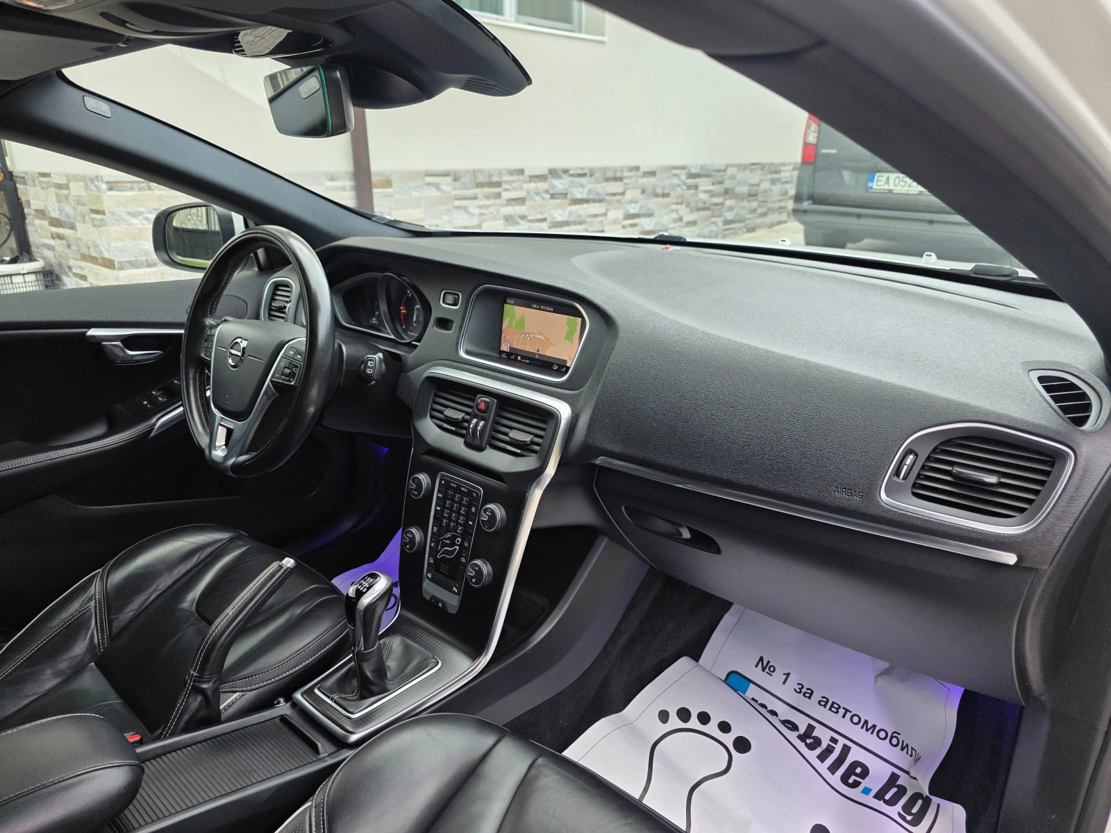 Volvo V40 2.0 D3 R-DESIGN, снимка 14 - Автомобили и джипове - 54821848