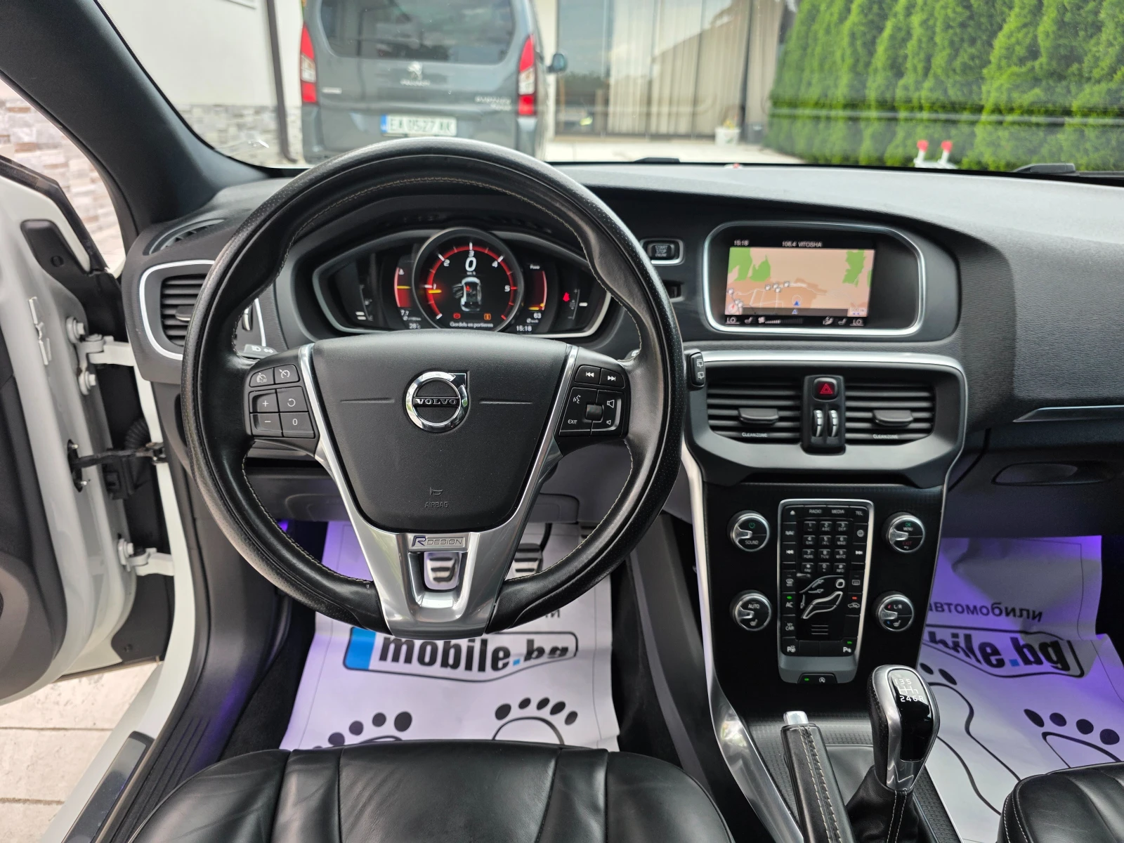 Volvo V40 2.0 D3 R-DESIGN, снимка 10 - Автомобили и джипове - 54821848