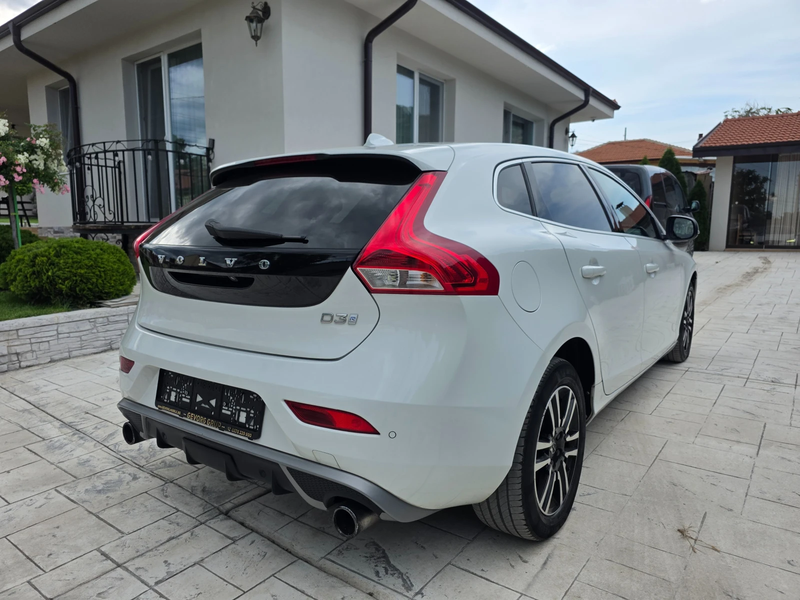 Volvo V40 2.0 D3 R-DESIGN, снимка 5 - Автомобили и джипове - 54821848