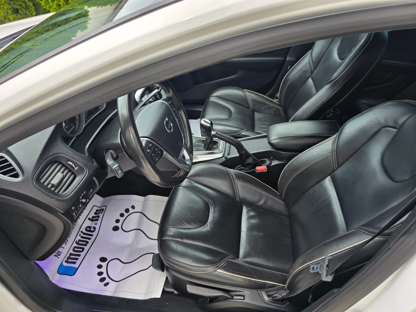 Volvo V40 2.0 D3 R-DESIGN, снимка 11 - Автомобили и джипове - 54821848