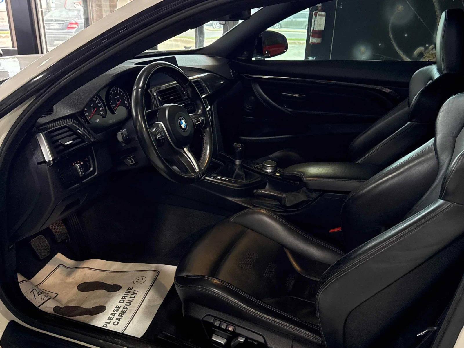 BMW M4 MANUAL * ПОДГРЕВ * CARBON * HARMAN KARDON * CARFAX, снимка 6 - Автомобили и джипове - 54902124