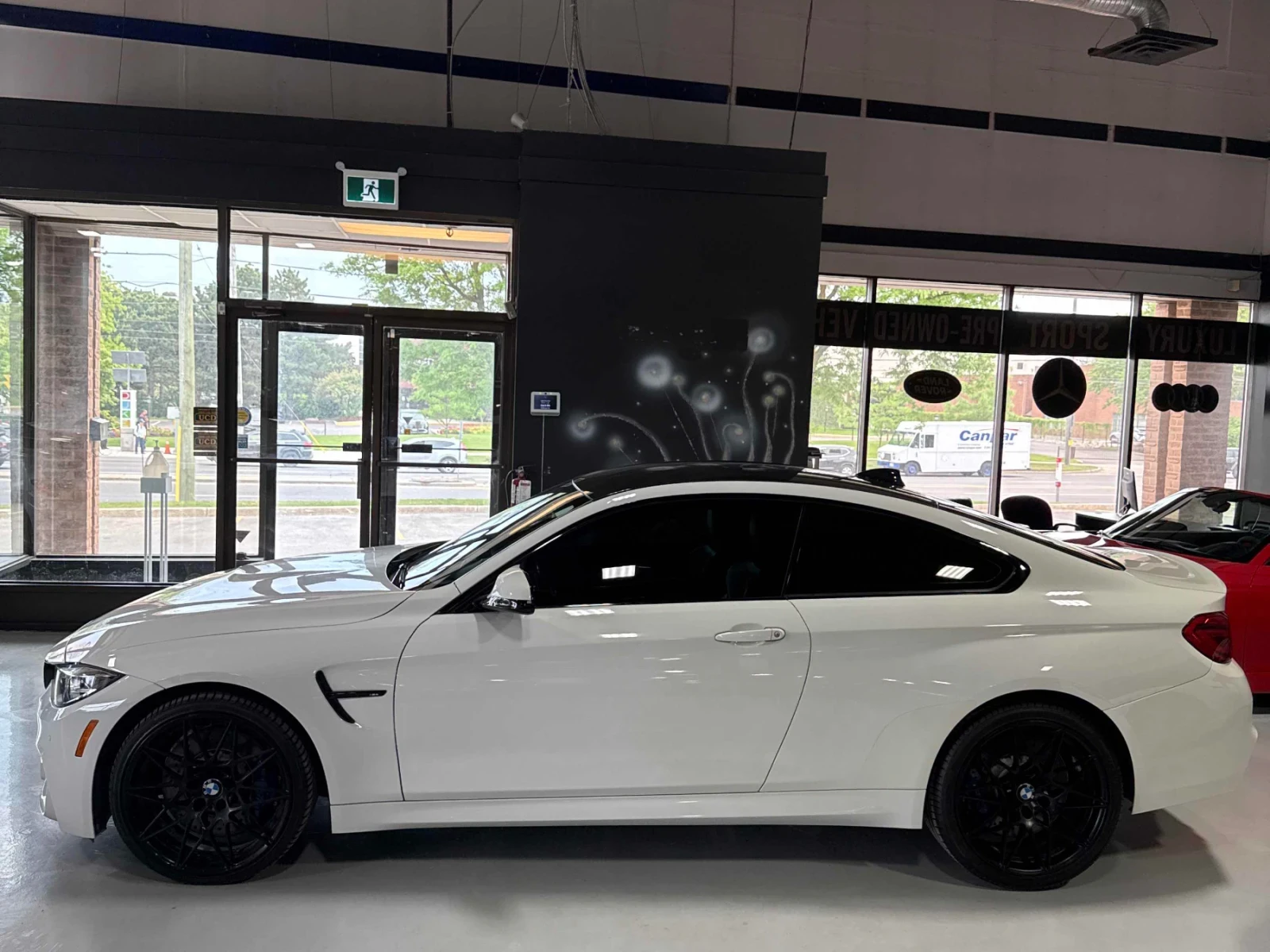 BMW M4 MANUAL * ПОДГРЕВ * CARBON * HARMAN KARDON * CARFAX, снимка 2 - Автомобили и джипове - 54902124