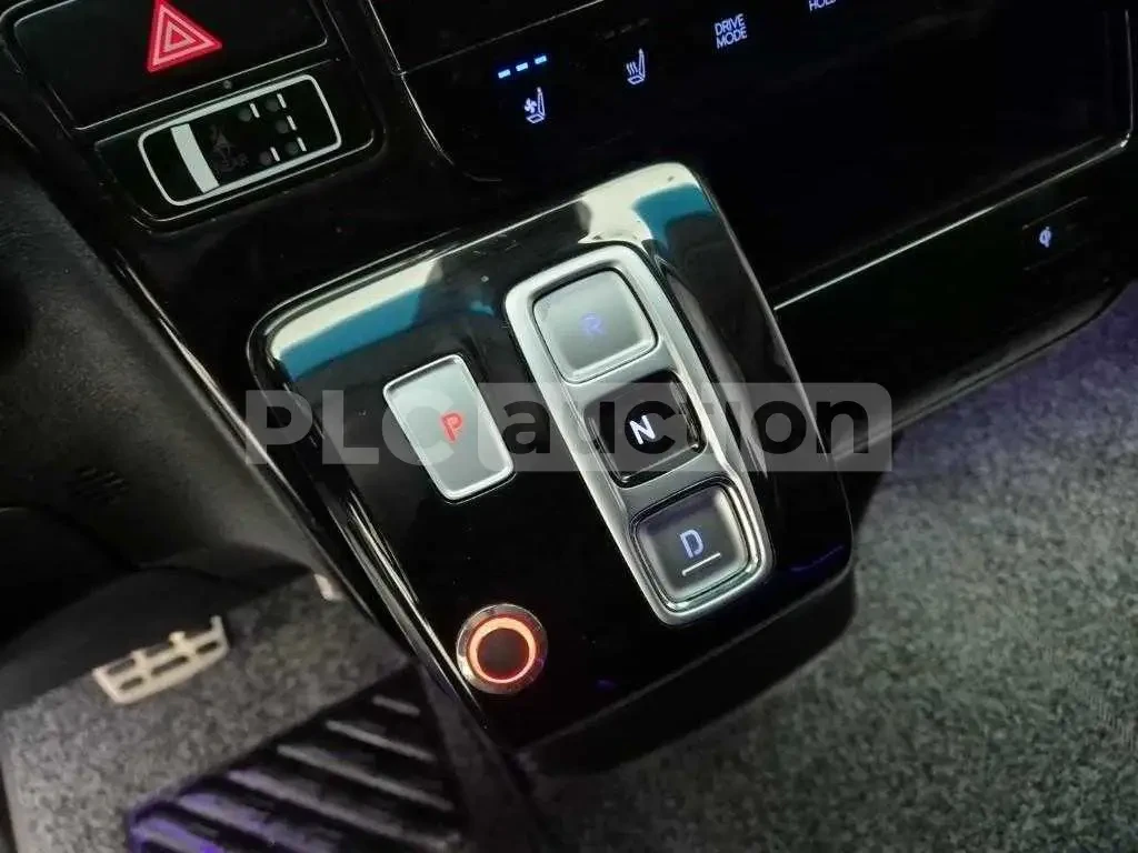 Hyundai Staria, снимка 9 - Автомобили и джипове - 55051701