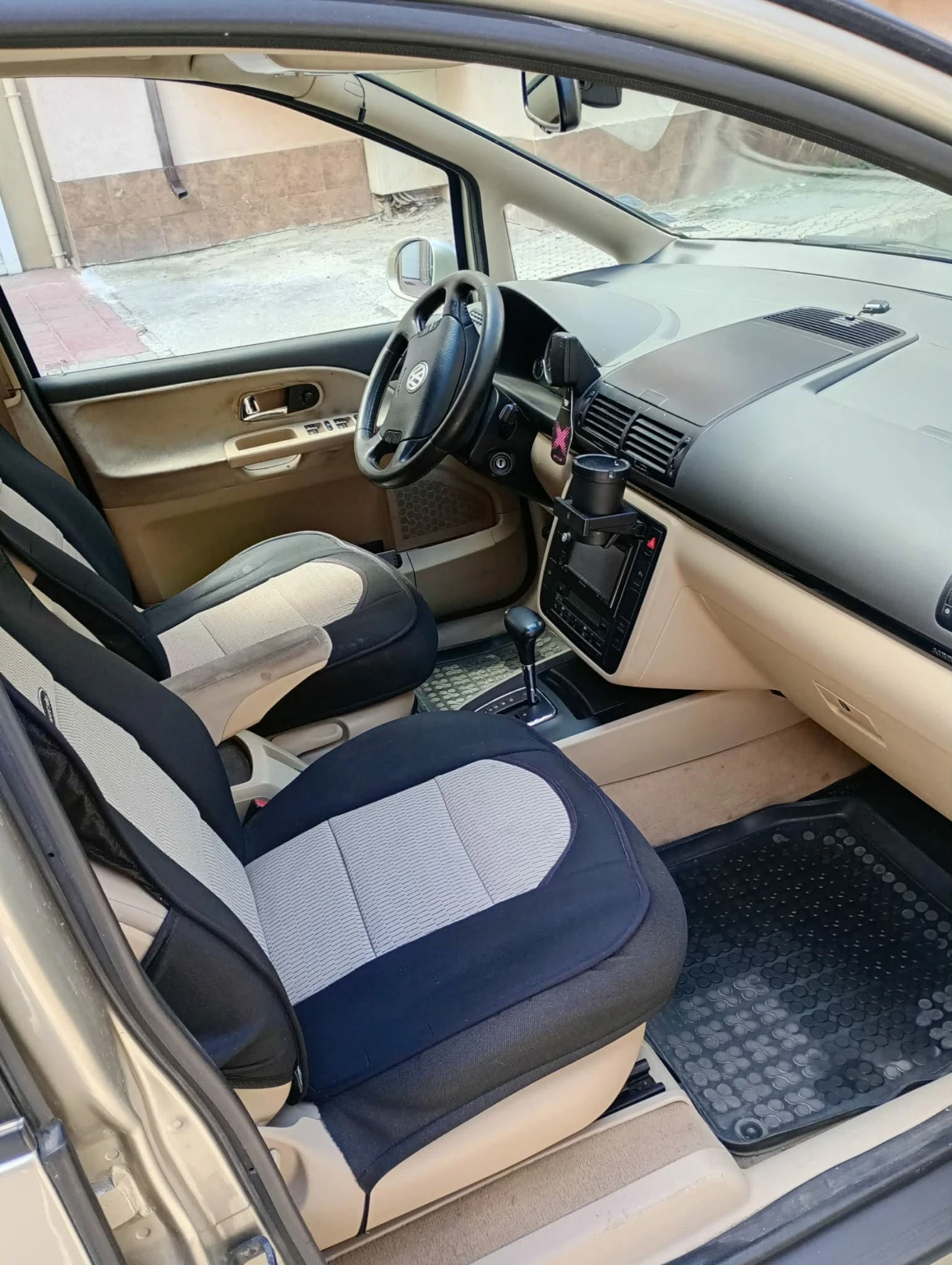 VW Sharan 1.9tdi, снимка 6 - Автомобили и джипове - 55267451