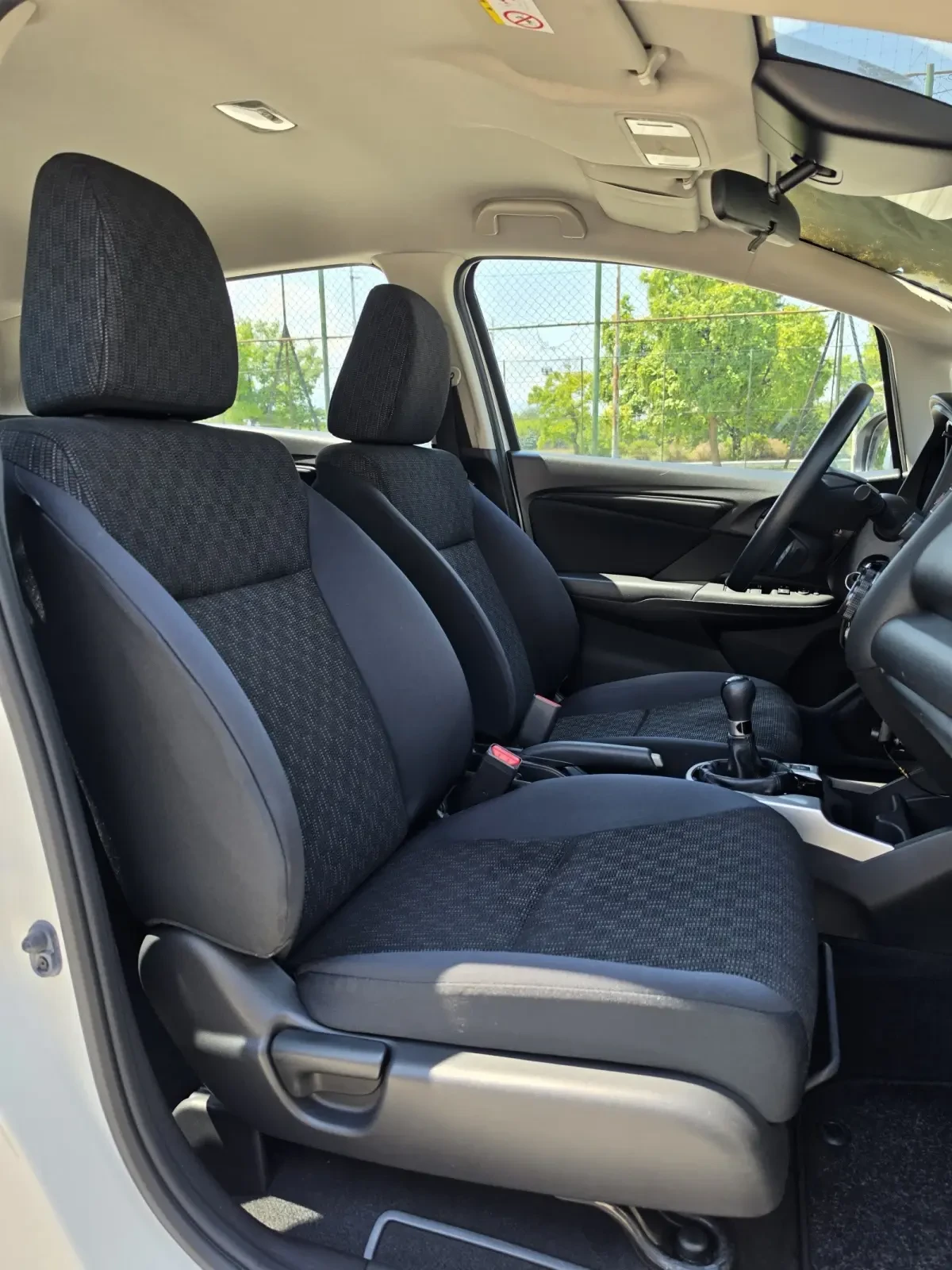 Honda Jazz 1.3i-VTEC Пълна история в ХОНДА ЕВРО 6, TUV 2027г., снимка 14 - Автомобили и джипове - 55581860