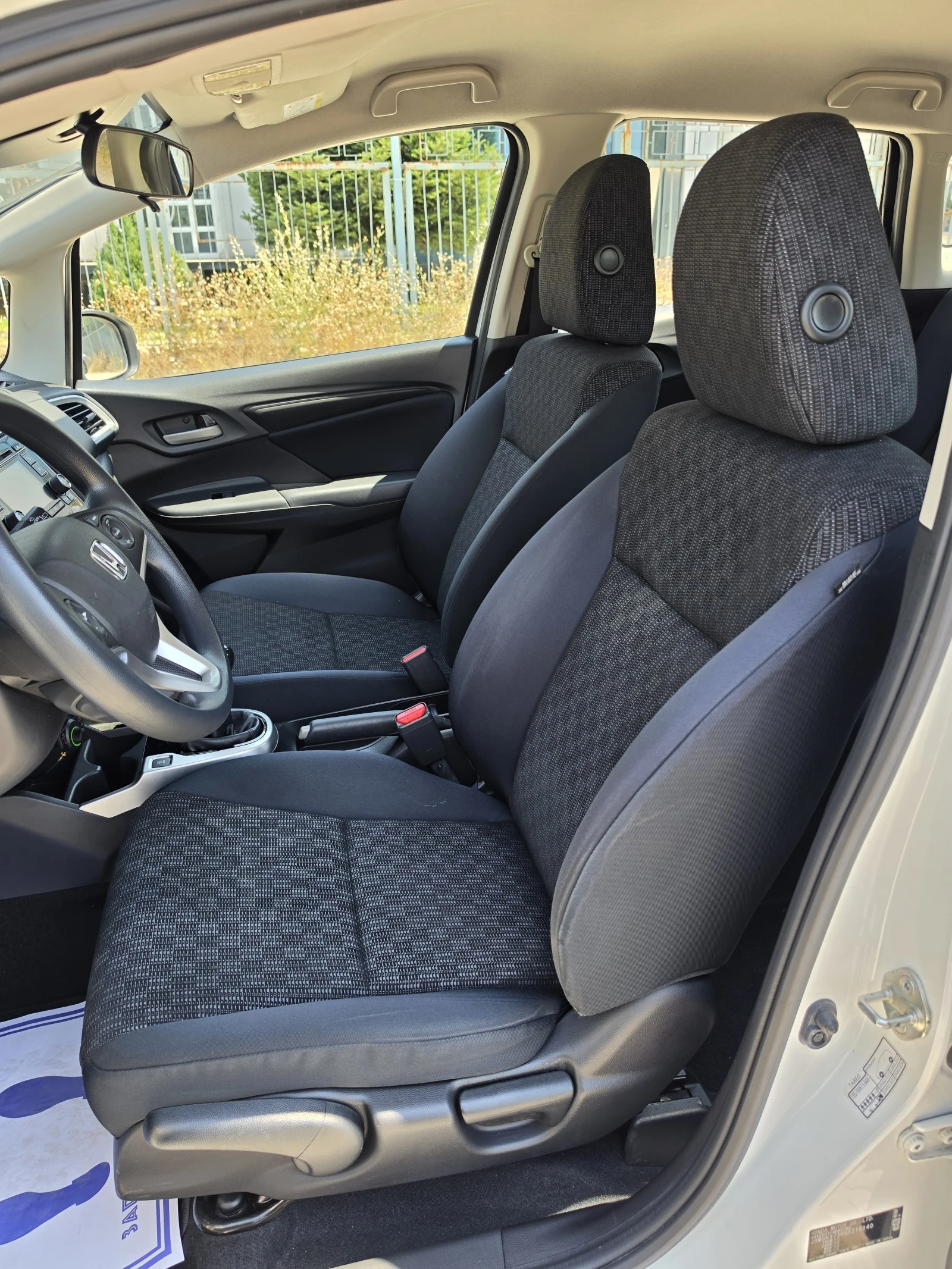 Honda Jazz 1.3i-VTEC Пълна история в ХОНДА ЕВРО 6, TUV 2027г., снимка 10 - Автомобили и джипове - 55581860