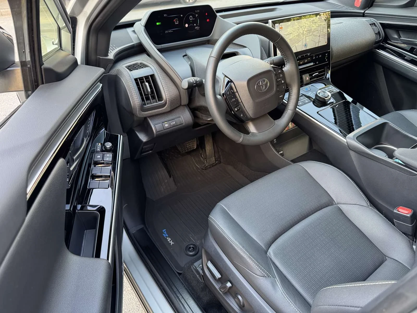 Toyota bZ4X, снимка 10 - Автомобили и джипове - 55676855