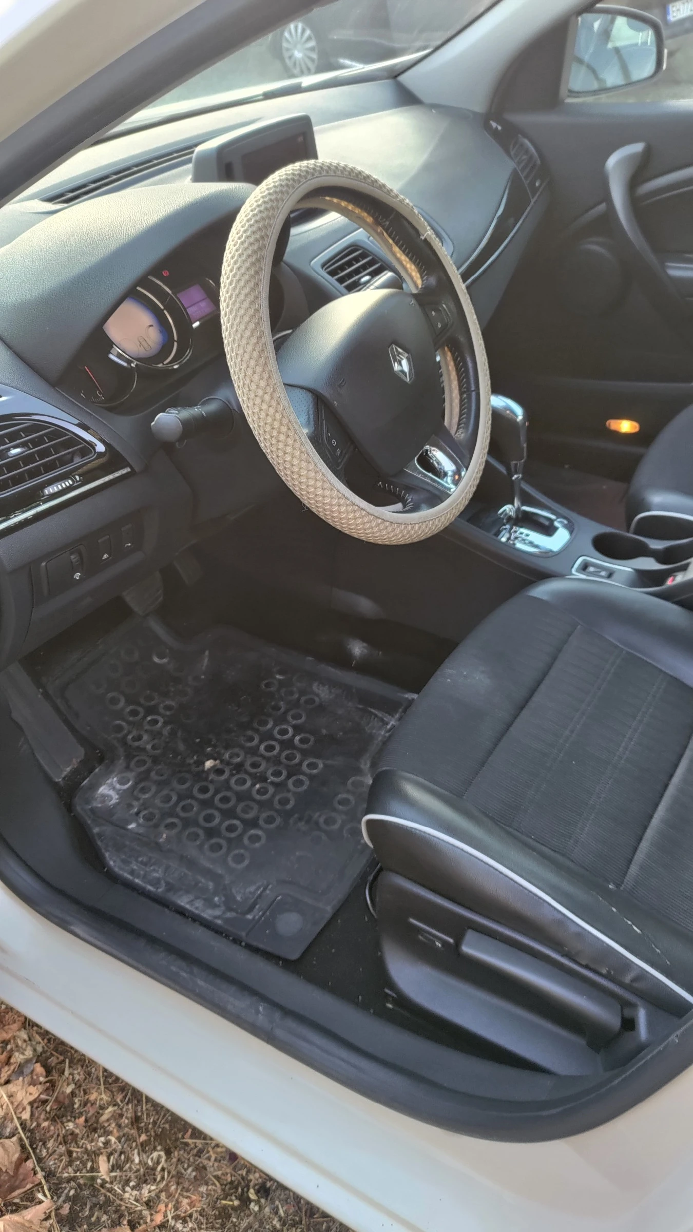 Renault Fluence, снимка 9 - Автомобили и джипове - 56564069