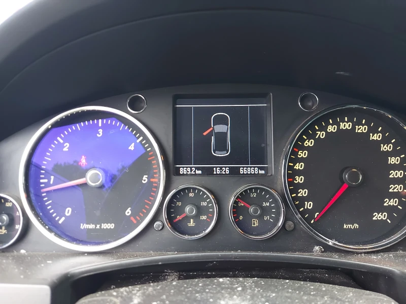 VW Touareg, снимка 4 - Автомобили и джипове - 52872469