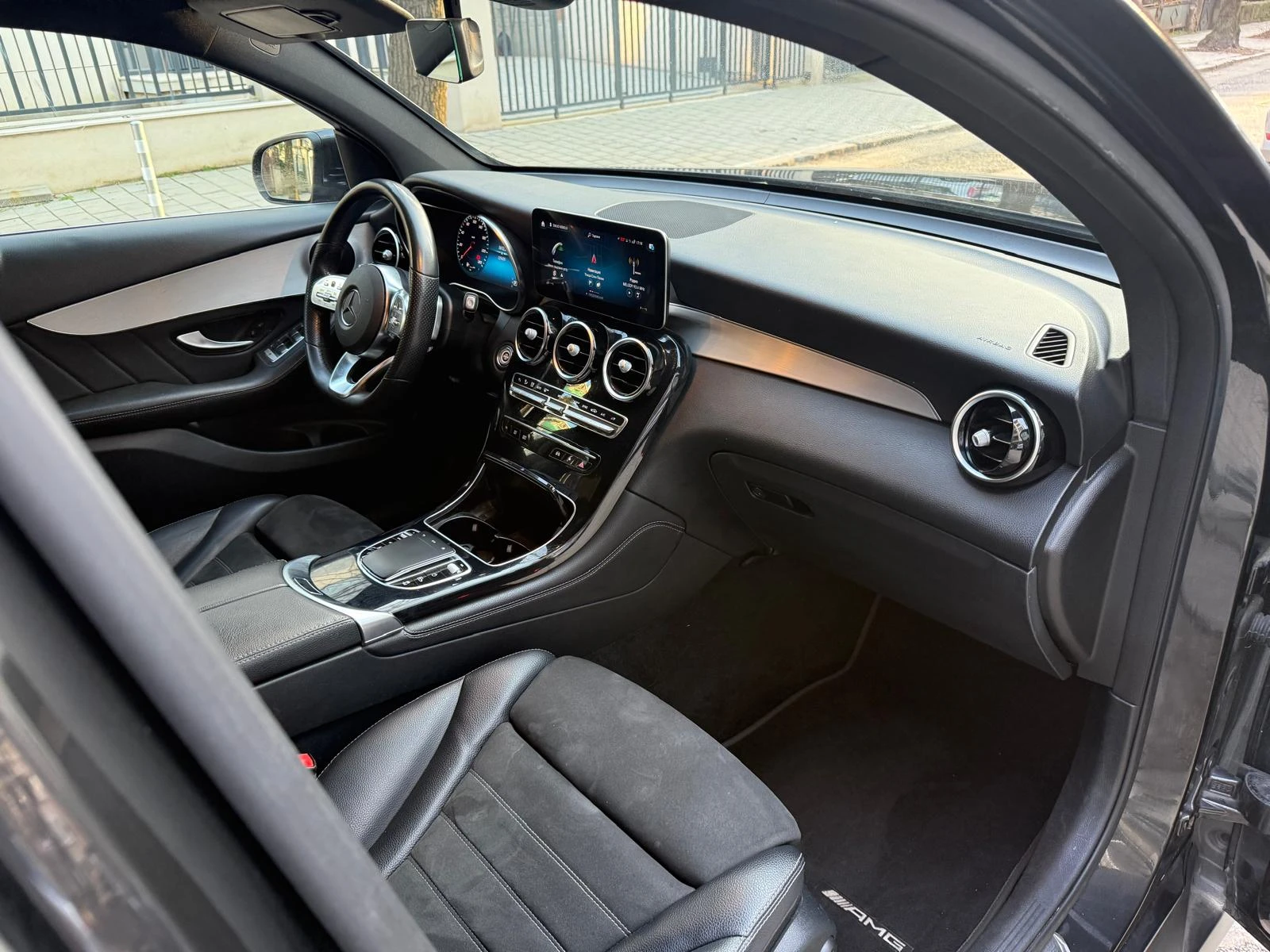 Mercedes-Benz GLC 220 d 4MATIC AMG Line, снимка 11 - Автомобили и джипове - 53771712