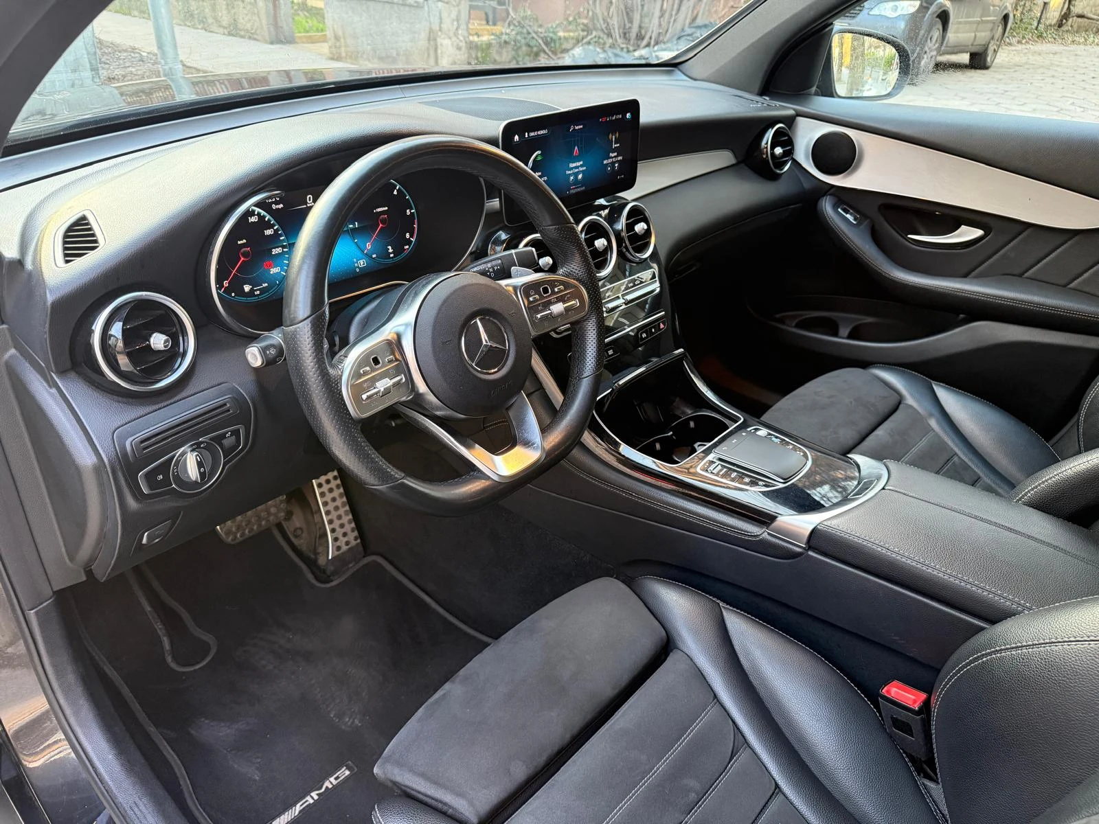 Mercedes-Benz GLC 220 d 4MATIC AMG Line - изображение 9