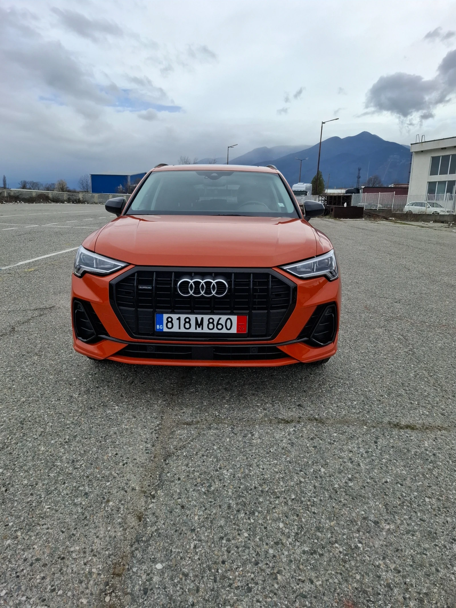 Audi Q3 2.0 ТFSI S-line Панарома Quattro KEYLESS, снимка 2 - Автомобили и джипове - 54113359