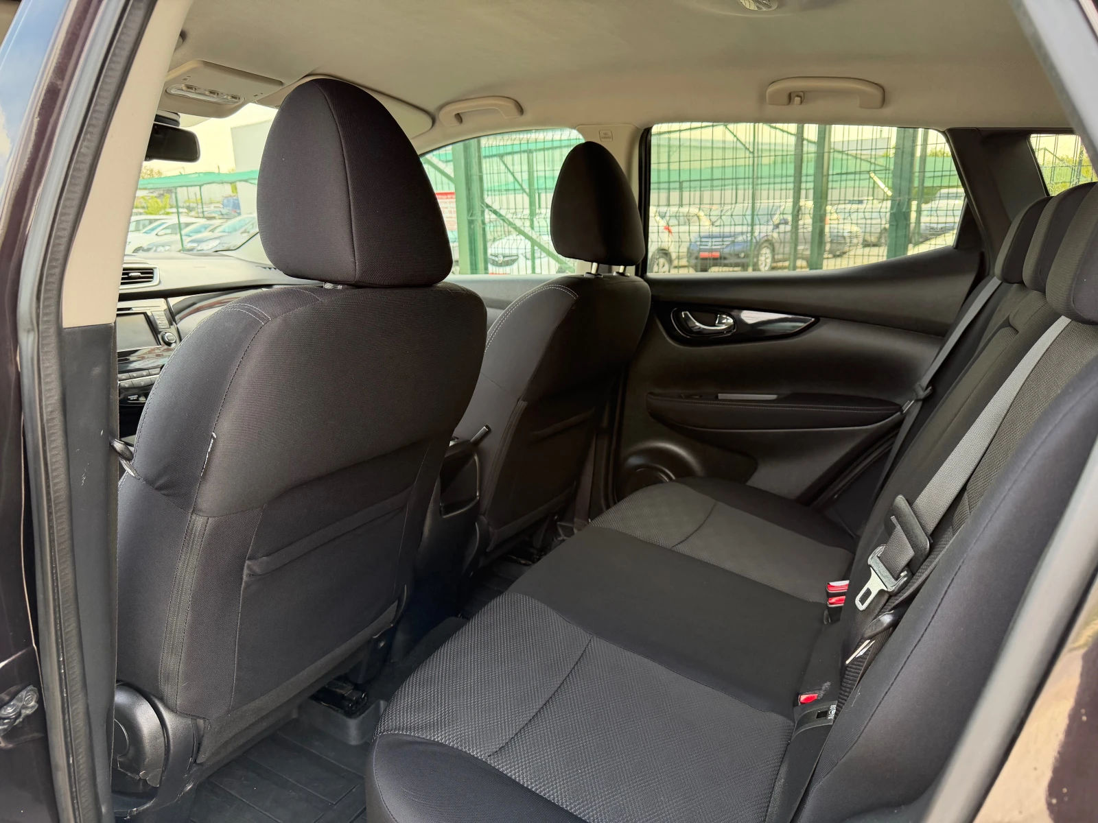 Nissan Qashqai 1.6T/163p.s-Navi/119000km-Unikat-Euro 6, снимка 11 - Автомобили и джипове - 54495862