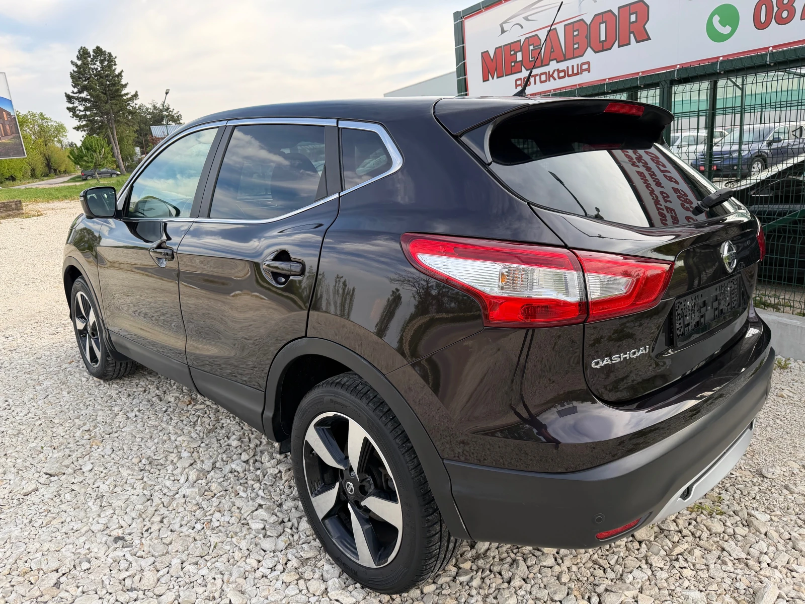Nissan Qashqai 1.6T/163p.s-Navi/119000km-Unikat-Euro 6, снимка 4 - Автомобили и джипове - 54495862