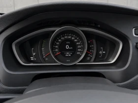 Volvo V40 Momentum, снимка 7