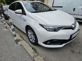 Toyota Auris 1.8 Hybrid, снимка 2