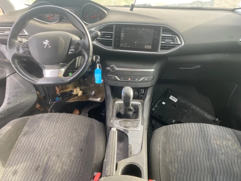 Peugeot 308 1.6 BLUE HDI, снимка 10 - Автомобили и джипове - 44263599