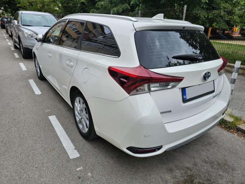 Toyota Auris 1.8 Hybrid, снимка 5 - Автомобили и джипове - 45904363