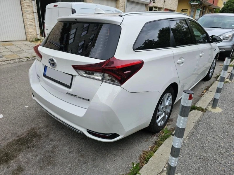 Toyota Auris 1.8 Hybrid, снимка 4 - Автомобили и джипове - 45904363